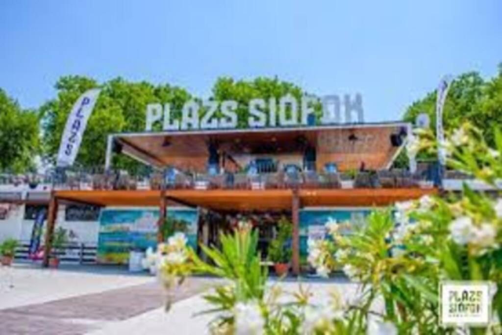 דירות Lido Di Siofok - Aranypart - Minden 1 Percre! מראה חיצוני תמונה