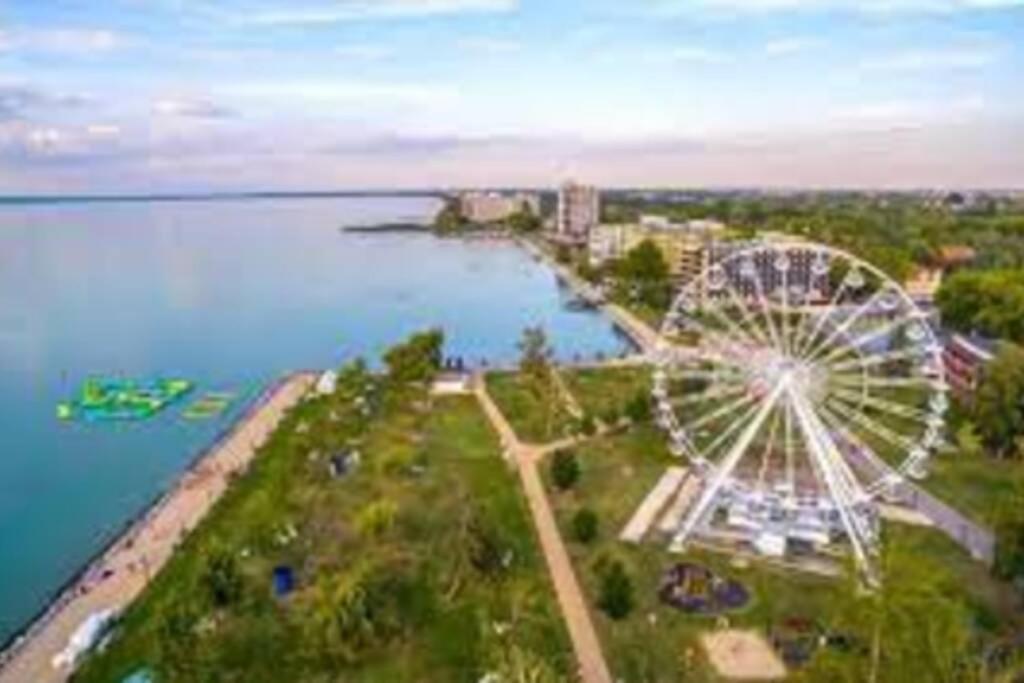 דירות Lido Di Siofok - Aranypart - Minden 1 Percre! מראה חיצוני תמונה